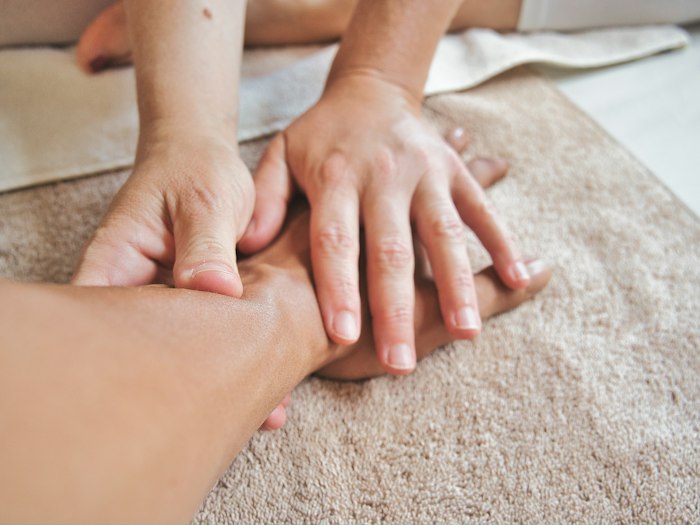 Thai massage pressure technique